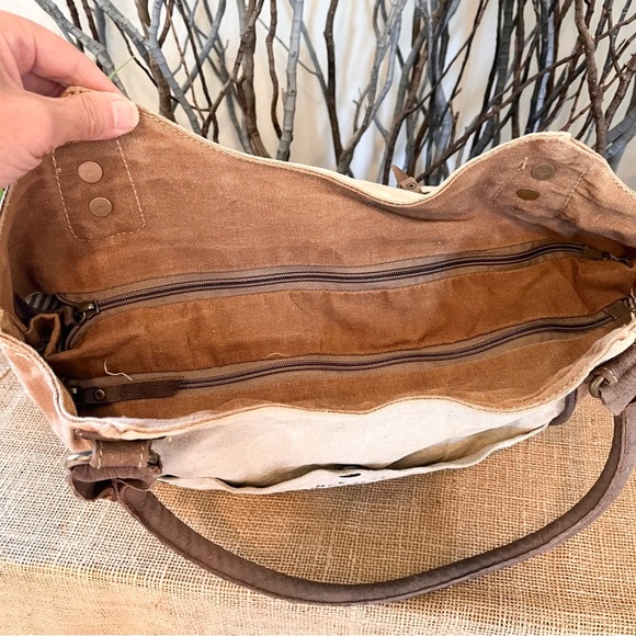 Clea Ray The Seafood Heaven Canvas Tote. - Picture 9 of 14